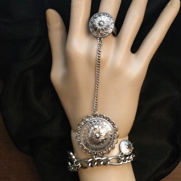 Rare Finger Ring Hand Harness Chain Bracelet